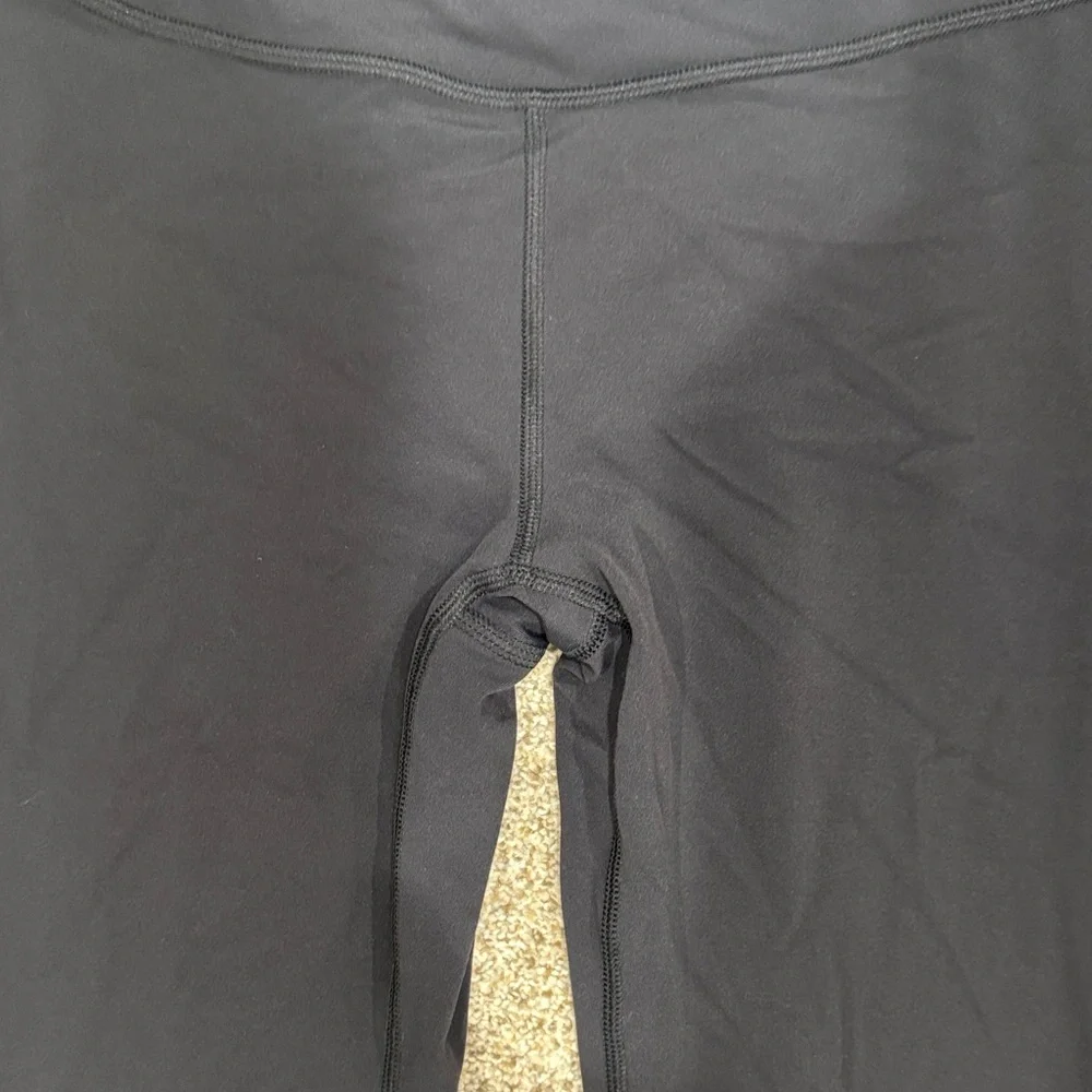 All in Motion Black Everyday Soft Ultra High Rise Leggings 7/8 length - Picture 4 of 8